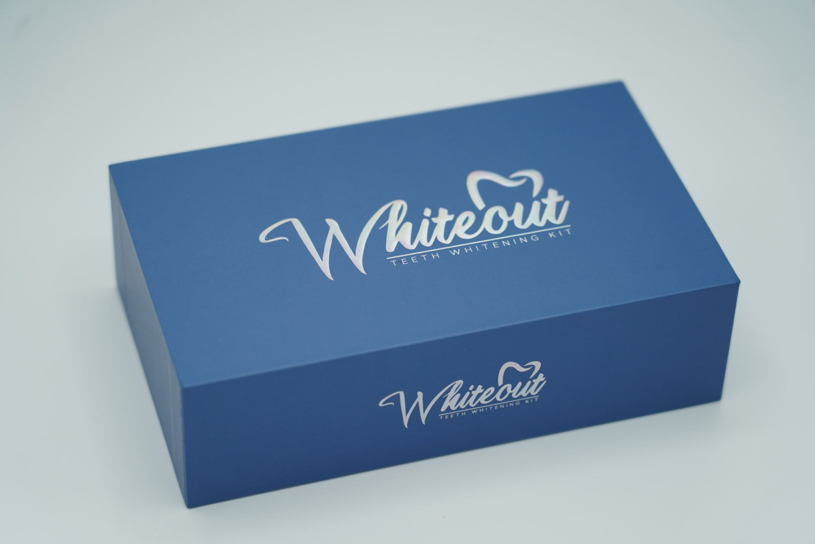 WHITEOUT ALL-IN-ONE TEETH WHITENING KIT